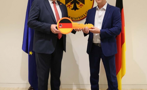 Key Handover for the Consulate General´s Entry into the 6th floor of Deutsches Haus Ho Chi Minh City
