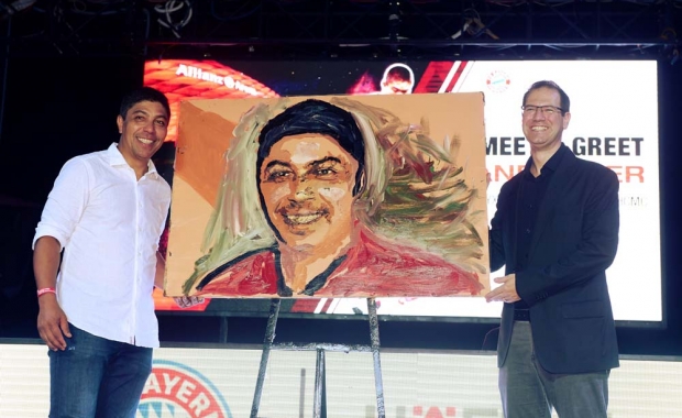 VIP Visit of Bayern Munich Legend, Giovane Elber